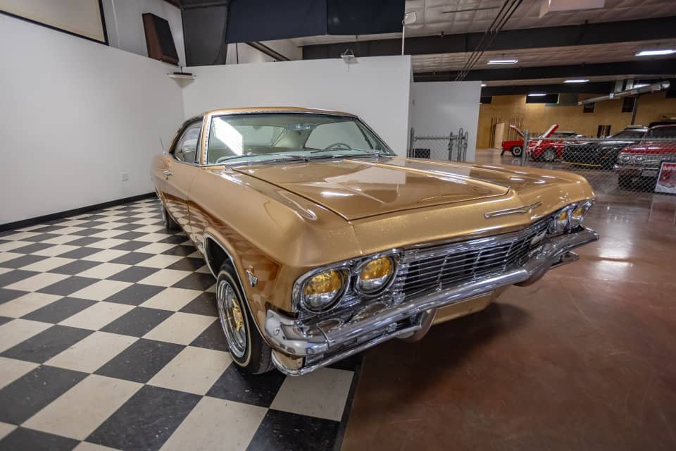 1965 Chevrolet impala - Image 5